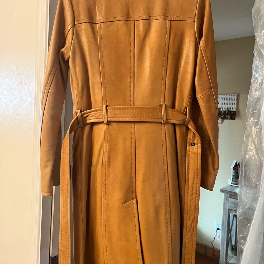 Wilson’s Leather Coat in great used condition.  Beautiful Carmel color